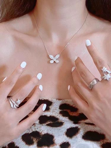 18K White Gold Sapphire Butterfly Pendant Necklaces photo review
